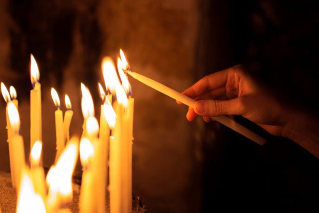 Lighting candles