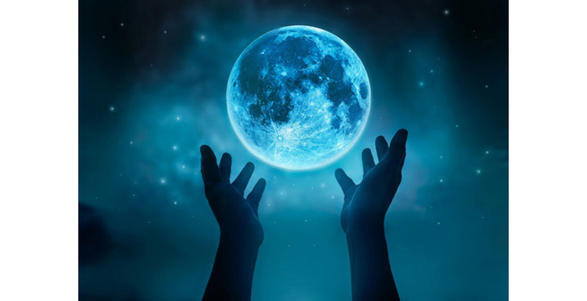 A Full Moon Ritual for Release | Spirituality+Health